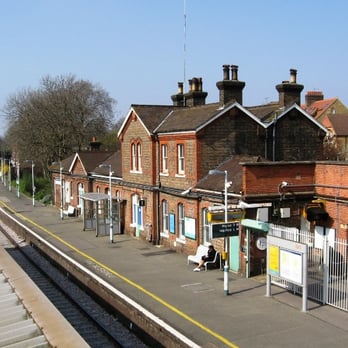 Wandsworth Common Station - The main building on platform 1 - alas without its canopy - Train Stations Near Me - London, XGL