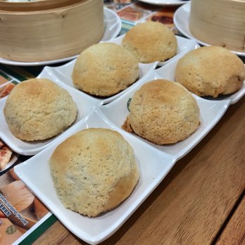 Tim Ho Wan - BBQ pork buns - Dim Sum Near Me - Honolulu, Hawaii Tim Ho Wan - BBQ pork buns - Dim Sum Near Me - Honolulu, Hawaii