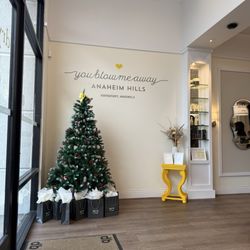 Drybar Anaheim Hills - Waiting area