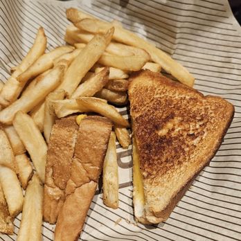 Cheddar's Scratch Kitchen - Kids Grilled Cheese - Comfort Food Near Me - Tucson, Arizona