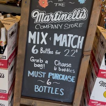 Martinelli's Company Store - Mmmmmm! Everything was delicious. Free tasting!! - Souvenir Shops Near Me - Watsonville, California