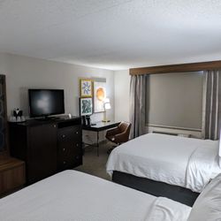 Holiday Inn & Suites