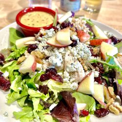 Old Chicago Pizza + Taproom - *GS* ROASTED CHICKEN & APPLE WALNUT SALAD