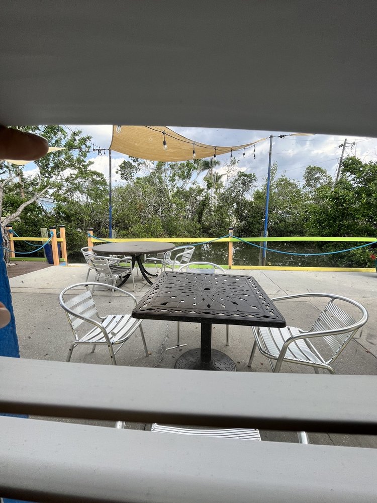 Blue Dog Bar & Grill