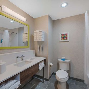 Hampton Inn Williams - Guest room bath - Hotels Near Me - Williams, Arizona Hampton Inn Williams - Guest room bath - Hotels Near Me - Williams, Arizona