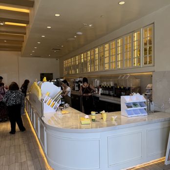 La La Land - Interior and counter for ordering - Coffee & Tea Near Me - Calabasas, California La La Land - Interior and counter for ordering - Coffee & Tea Near Me - Calabasas, California