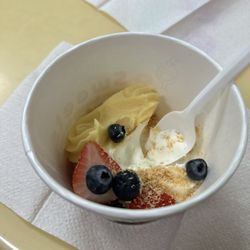 Yo Sweets - Mango tango & coconut