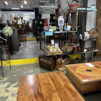 Roundabouts - Front door entrance - Used, Vintage & Consignment Near Me - Bend, Oregon