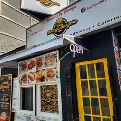 Bodega Burgers - Storefront