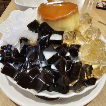 MonGa Cafe - Shaved ice with flan, aiyu jelly, grass jelly, almond jelly, and taro - Taiwanese Near Me - Bellevue, Washington