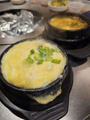 Yuk Jun Gui - Galbi, Fresh live eel, Makchang by null