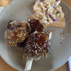 Pět Piv - Pork wings with kimchi coleslaw