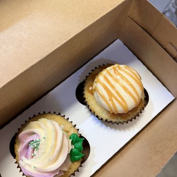 Cupcakin' Bake Shop - Madagascar Bourbon Vanilla Vanilla Salted Caramel - Cupcakes Near Me - Oakland, California Cupcakin' Bake Shop - Madagascar Bourbon Vanilla Vanilla Salted Caramel - Cupcakes Near Me - Oakland, California