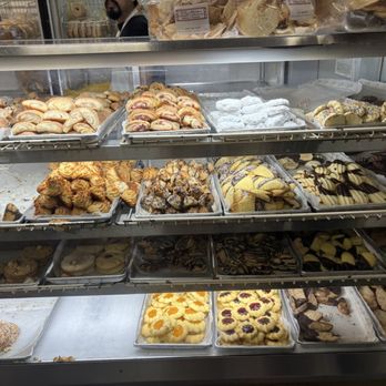 DZ Akin's - Bakery section - Delis Near Me - San Diego, California DZ Akin's - Bakery section - Delis Near Me - San Diego, California