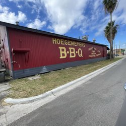 Hoegemeyer's Barbeque Barn - Side view of restaurant!