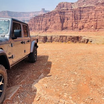 Cliffhanger Jeep Rental - Car Rental Near Me - Moab, Utah