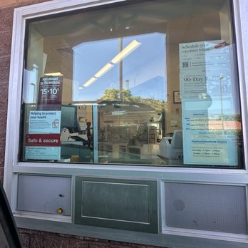Walgreens - TWENTY MINUTES waiting in 90 degree heat for them to get my order right. Long line inside, long line in back. - Drugstores Near Me - Goleta, California