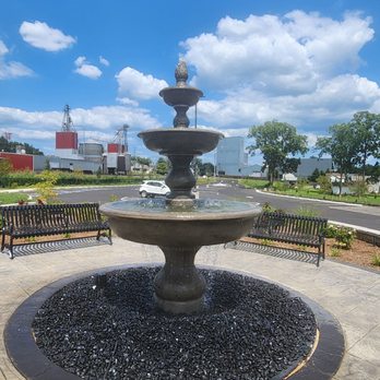Heritage Park - Cute park with flowers and a fountain. - Parks Near Me - Culpeper, Virginia