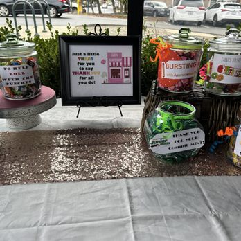 Sidetrack Bar + Grill - Patio candy bar - American Near Me - Pleasanton, California