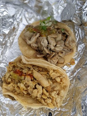 Leo's Tacos Truck by null