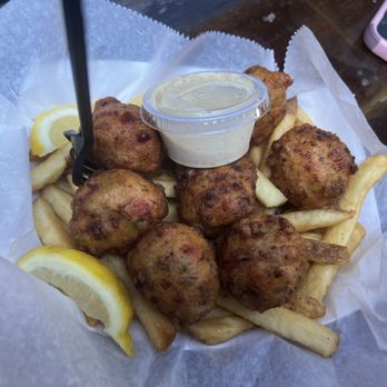 DJ's Clam Shack - Seafood Near Me - Key West, Florida