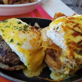 Big Pink - Burger benny and chicken and waffles benny - Pizza Near Me - Miami Beach, Florida