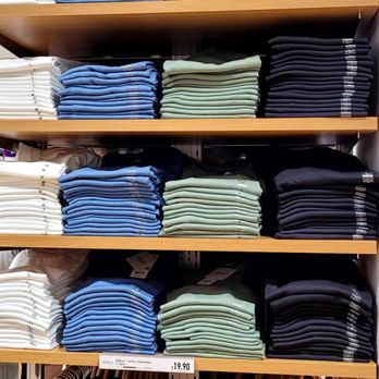 Uniqlo - Men's Clothing Near Me - Canoga Park, California Uniqlo - Men's Clothing Near Me - Canoga Park, California