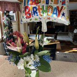 Emery's Flowers & - Teleflora's Playful Daisy Bouquet