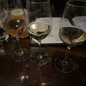 Whispering Vine - Bubbles wine flight - Wine Bars Near Me - Reno, Nevada