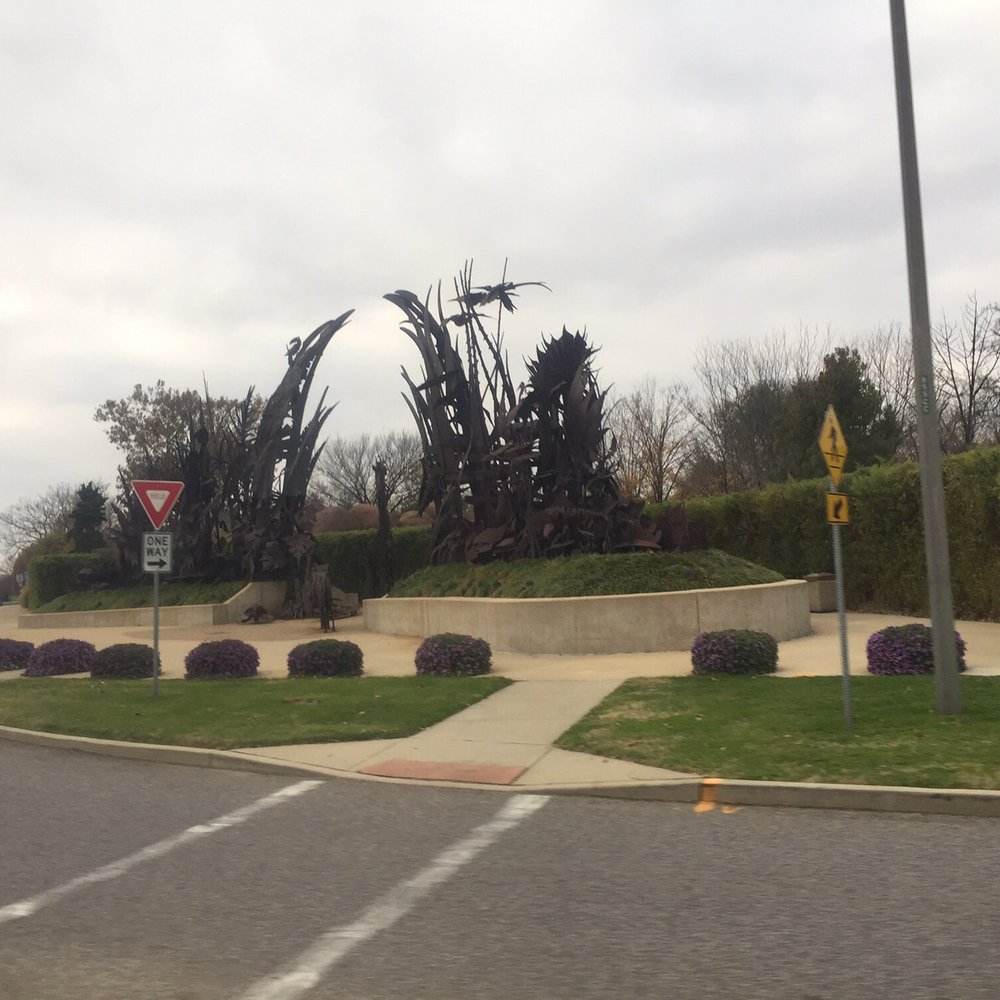 St Louis Fun Tours - Beautiful sculpture in front of the zoo. - Tours Near Me - Saint Louis, Missouri St Louis Fun Tours - Beautiful sculpture in front of the zoo. - Tours Near Me - Saint Louis, Missouri