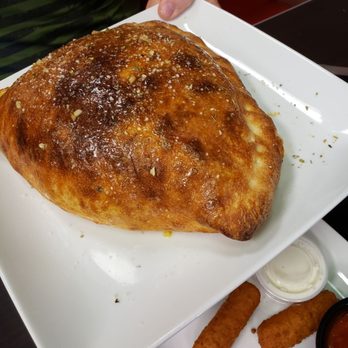 Doda's Pizza - Calzone? In the zone! Huge! So watch out. Can probably feed 4 unless 2 people are starving. - Pizza Near Me - Glendale, Arizona Doda's Pizza - Calzone? In the zone! Huge! So watch out. Can probably feed 4 unless 2 people are starving. - Pizza Near Me - Glendale, Arizona