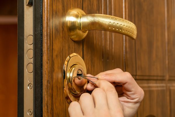 House Lockouts - We guarantee you entrance back into your residence in a short period of time. WIth over 10 years experience we are able to help you with any house lockout very quickly. Call now for our services! House Lockouts - We guarantee you entrance back into your residence in a short period of time. WIth over 10 years experience we are able to help you with any house lockout very quickly. Call now for our services!