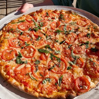 Mondo - Fresh Tomato & Basil - Pizza Near Me - Middletown, Connecticut