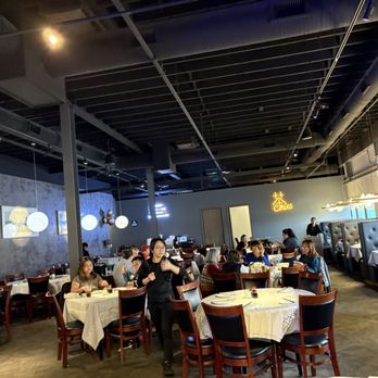 Golden Phoenix - Big dining area - Vietnamese Near Me - Oklahoma City, Oklahoma Golden Phoenix - Big dining area - Vietnamese Near Me - Oklahoma City, Oklahoma