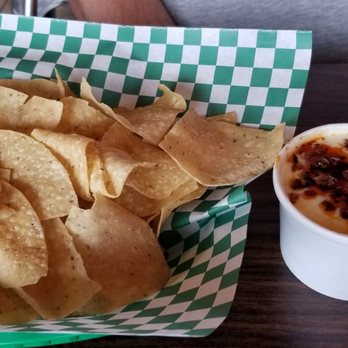 Que Taco - Queso and chips - Mexican Near Me - Savage, Minnesota