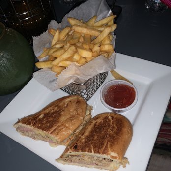 Lit 21 - Cuban Sandwich - Sports Bars Near Me - Newark, New Jersey