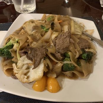 MAI Thai On Main - Pad see ew, chicken - Thai Near Me - Cottonwood, Arizona MAI Thai On Main - Pad see ew, chicken - Thai Near Me - Cottonwood, Arizona
