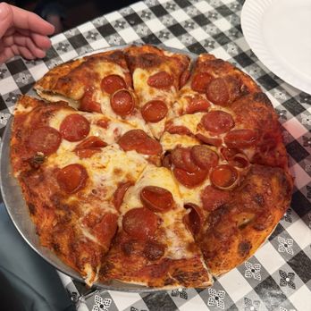 Pinky's Pizza Parlor - Pepperoni pizza - Pizza Near Me - Petaluma, California Pinky's Pizza Parlor - Pepperoni pizza - Pizza Near Me - Petaluma, California