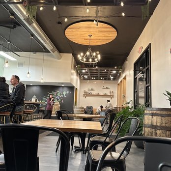 Oakflower Brewing - the interior of the restaurant - Breweries Near Me - Long Hill, New Jersey