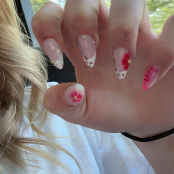 T&H Nails Duncan - Acrylic nails with design - Nail Salons Near Me - Duncan, British Columbia T&H Nails Duncan - Acrylic nails with design - Nail Salons Near Me - Duncan, British Columbia