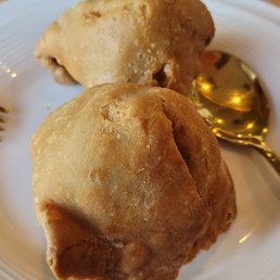 The absolute best samosas I've ever eaten in an Indian restaurant, bar none!