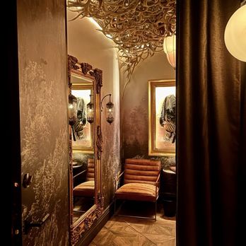 Trophy Room - Cocktail Bars Near Me - Phoenix, Arizona