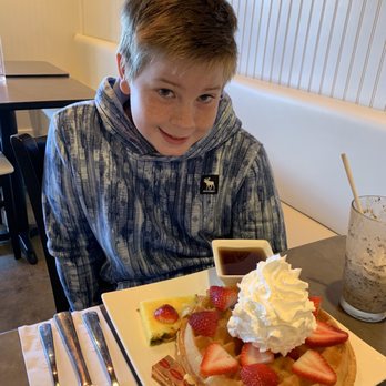 Moena Café - The Belgian waffle with strawberries is huge and delicious! - Cafes Near Me - Honolulu, Hawaii Moena Café - The Belgian waffle with strawberries is huge and delicious! - Cafes Near Me - Honolulu, Hawaii