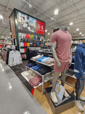 DICK'S Sporting Goods by null