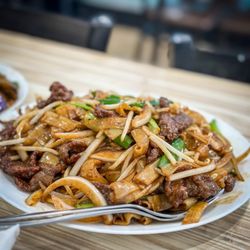 Macky Express - Fried beef chow fun