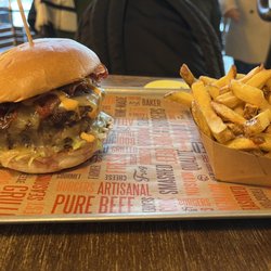 The Frog & Underground - Bacon burger