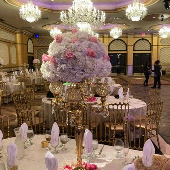 DMG Event Specialist - Coral and white wedding , centerpieces - Wedding Planning Near Me