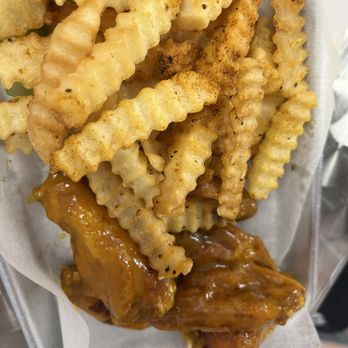 Sauce Wing - Carolina gold wings 6 Wing Combo - Cheesesteaks Near Me - Duluth, Georgia