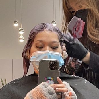 Salon de Arte - Applying color dye - Hair Salons Near Me - Lewisville, Texas