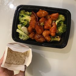 O'mei - General Tsos Chicken